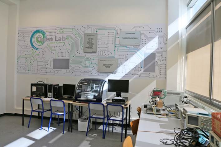 fablab_banderolle.jpg fablab_banderolle.jpg